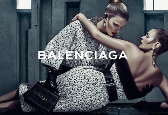 Balenciaga กระเป้าแบรนด์เนม อันดับ 1 แรงที่สุดของโลก