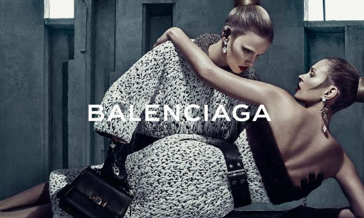 Balenciaga กระเป้าแบรนด์เนม อันดับ 1 แรงที่สุดของโลก
