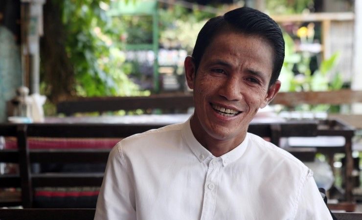 10 อันดับ หนังตลกไทย โรเบิร์ต สายควัน ดาวตลกผู้สร้างเสียงหัวเราะให้คนไทยทุกคน 1 หนังตลกไทย โรเบิร์ต