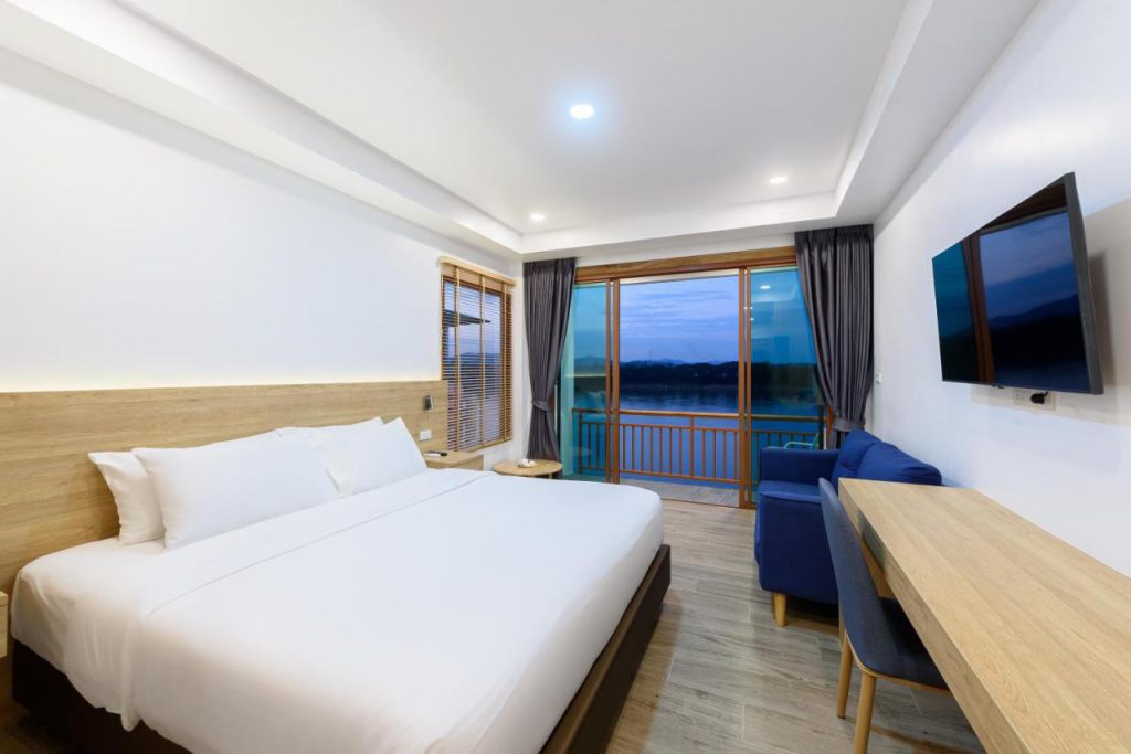 Chiangkhan River Walk Hotel บริการที่พักเชียงคาน ริมโขง ห้องพักริมระเบียง วิวสวย บรรยากาศดี
