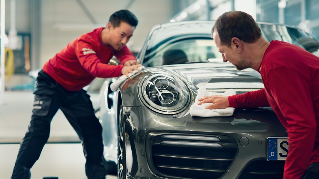 ศูนย์ซ่อม Porsche - 1