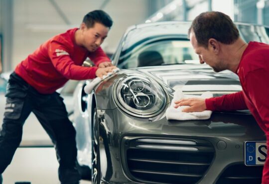ศูนย์ซ่อม Porsche - 1