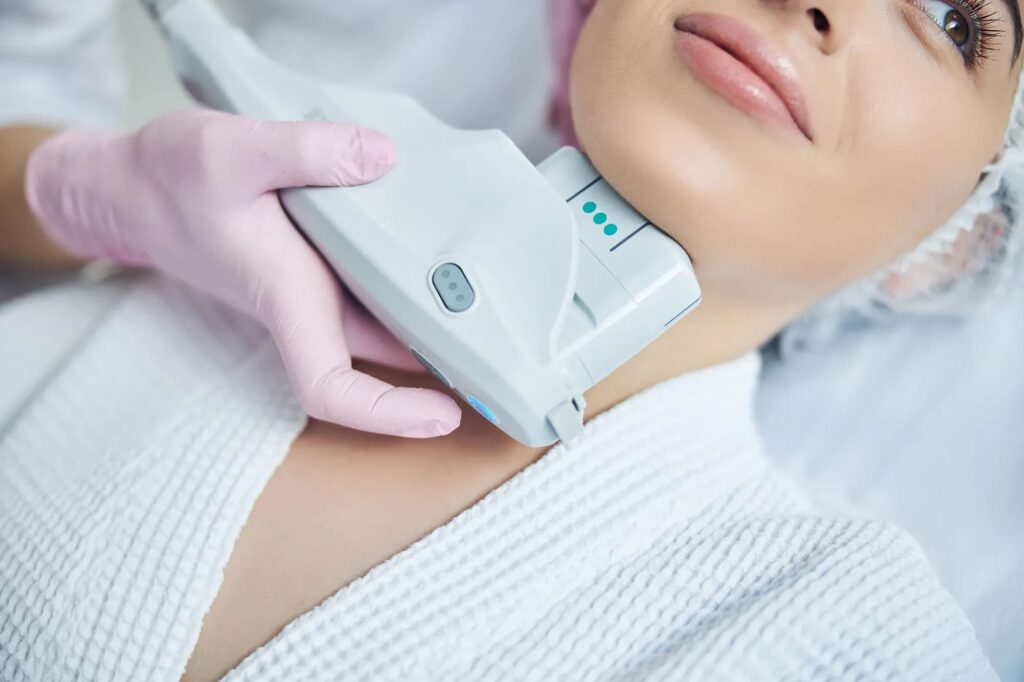 10 อันดับ คลินิก Ulthera นนทบุรี กระตุ้นผิวหน้า เพิ่มความกระชับ เต่งตึงดูดีขึ้น 23 คลินิก Ulthera นนทบุรี - 1