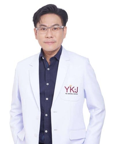 นายแพทย์รัฐรุจน์ บารมีไชยภัสร์ (หมอกัน) หมอทำจมูก เปลี่ยนจมูกเบี้ยวให้ดูโด่งเด่นชัดข