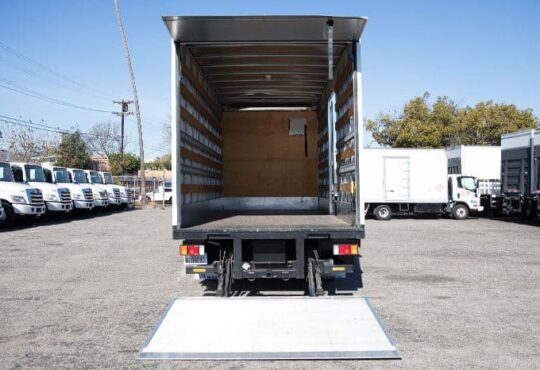 รถรับจ้าง 6 ล้อ ตู้ทึบ - 1