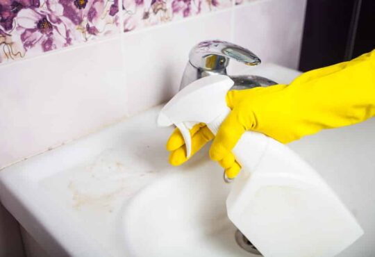 Which brand of bathroom cleaner is good