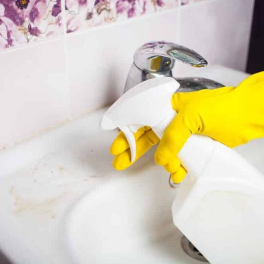 Which brand of bathroom cleaner is good