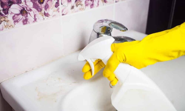 Which brand of bathroom cleaner is good