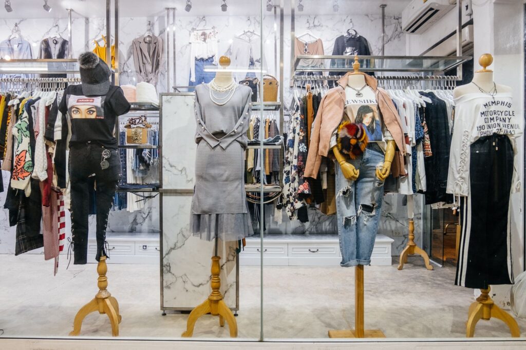 Atmosphere Store ร้านเสื้อผ้าสยาม โชว์ทุกความมั่นใจของสาวด้วยลุคเสื้อผ้าทุกประเภท