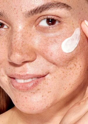 10 สกินแคร์เคาน์เตอร์แบรนด์ ลดฝ้า กระ จุดด่างดำ - 1