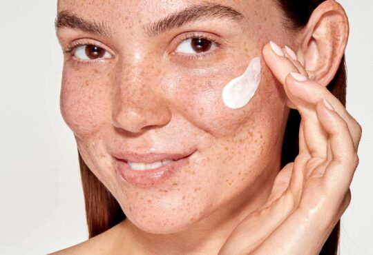 10 สกินแคร์เคาน์เตอร์แบรนด์ ลดฝ้า กระ จุดด่างดำ - 1